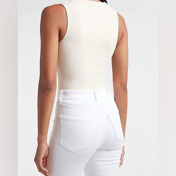 Express Body Contour High Compression Crew Neck Tank, XS, sandshell - Picture 3 of 3
